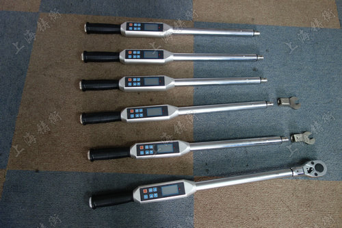 ���@Ť������