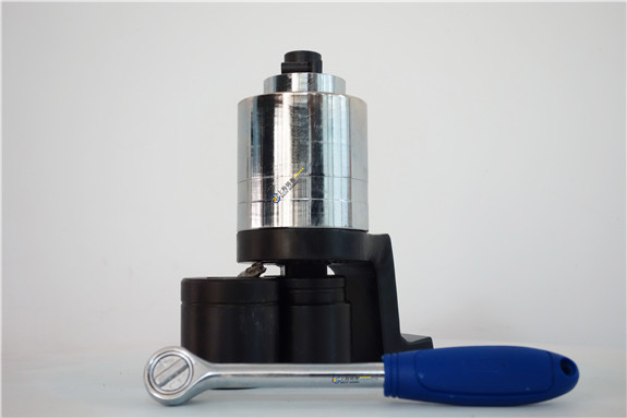 ��ж��������˨���DʽŤ�������Q����